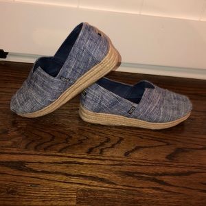 Bob’s blue chambray size 10 espadrilles
